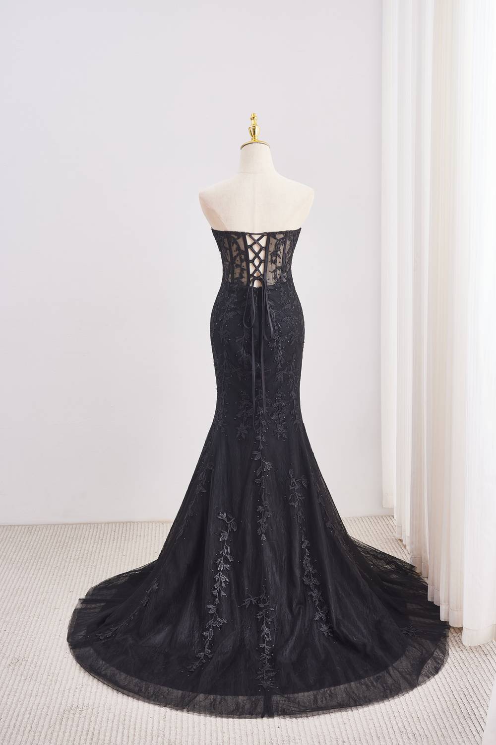 Black Sweetheart Lace Illusion Lace-up Mermaid Dress