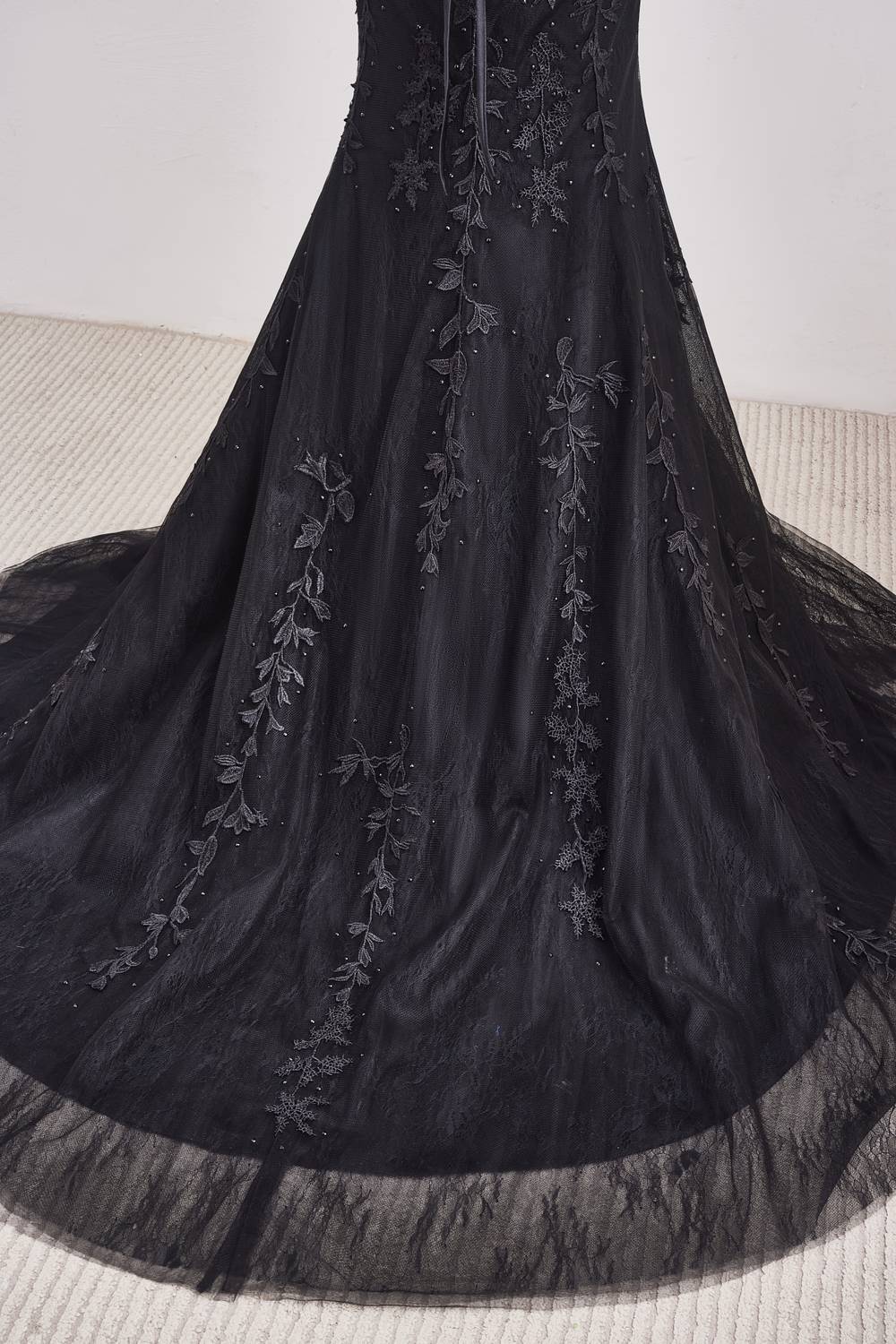 Black Sweetheart Lace Illusion Lace-up Mermaid Dress