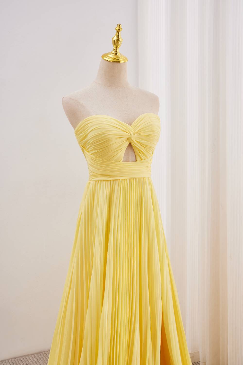 Yellow Sweetheart A-line Prom Dress with Keyhole