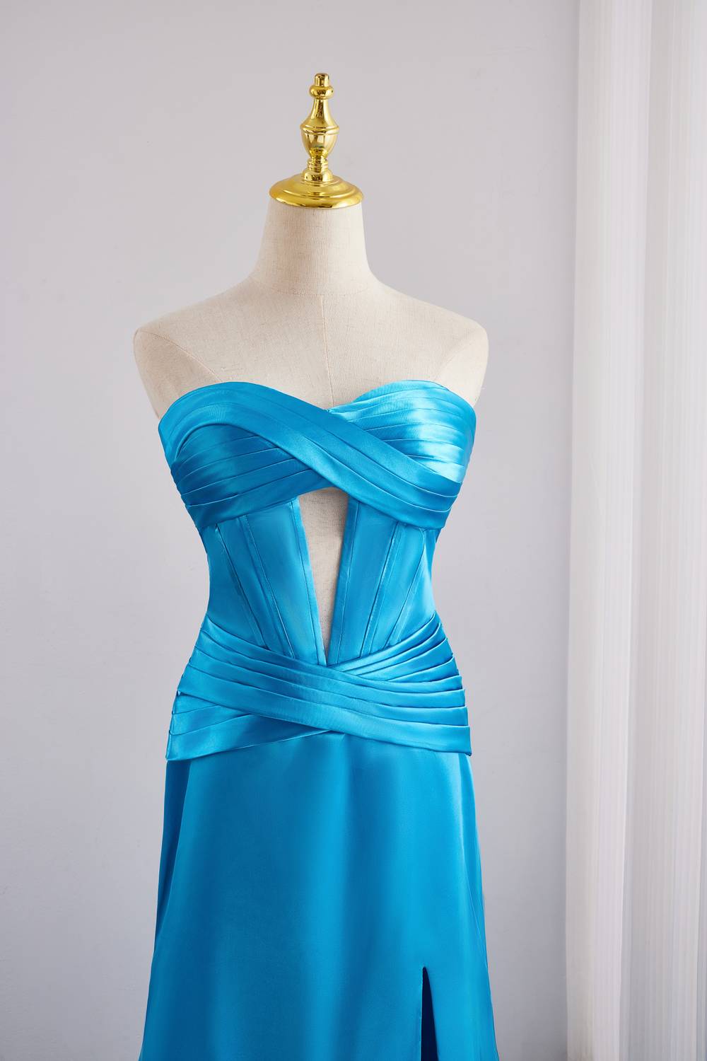 Blue Sweetheart Ruched Back Dress with Keyhole