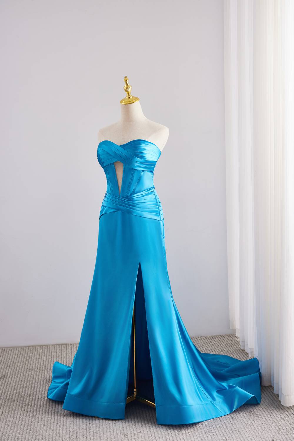 Blue Sweetheart Ruched Back Dress with Keyhole