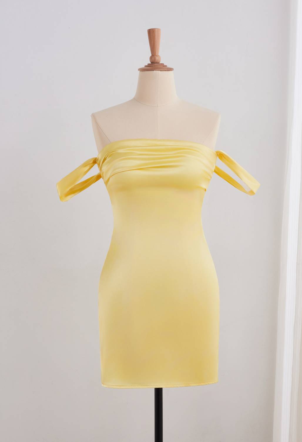 Yellow Off-the-shoulder Fitted Prom Dress