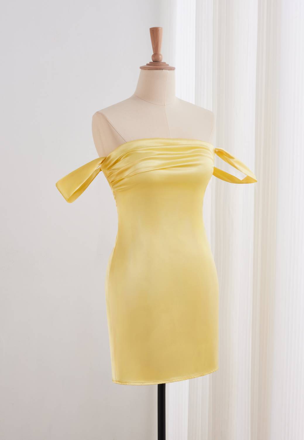 Yellow Off-the-shoulder Fitted Prom Dress