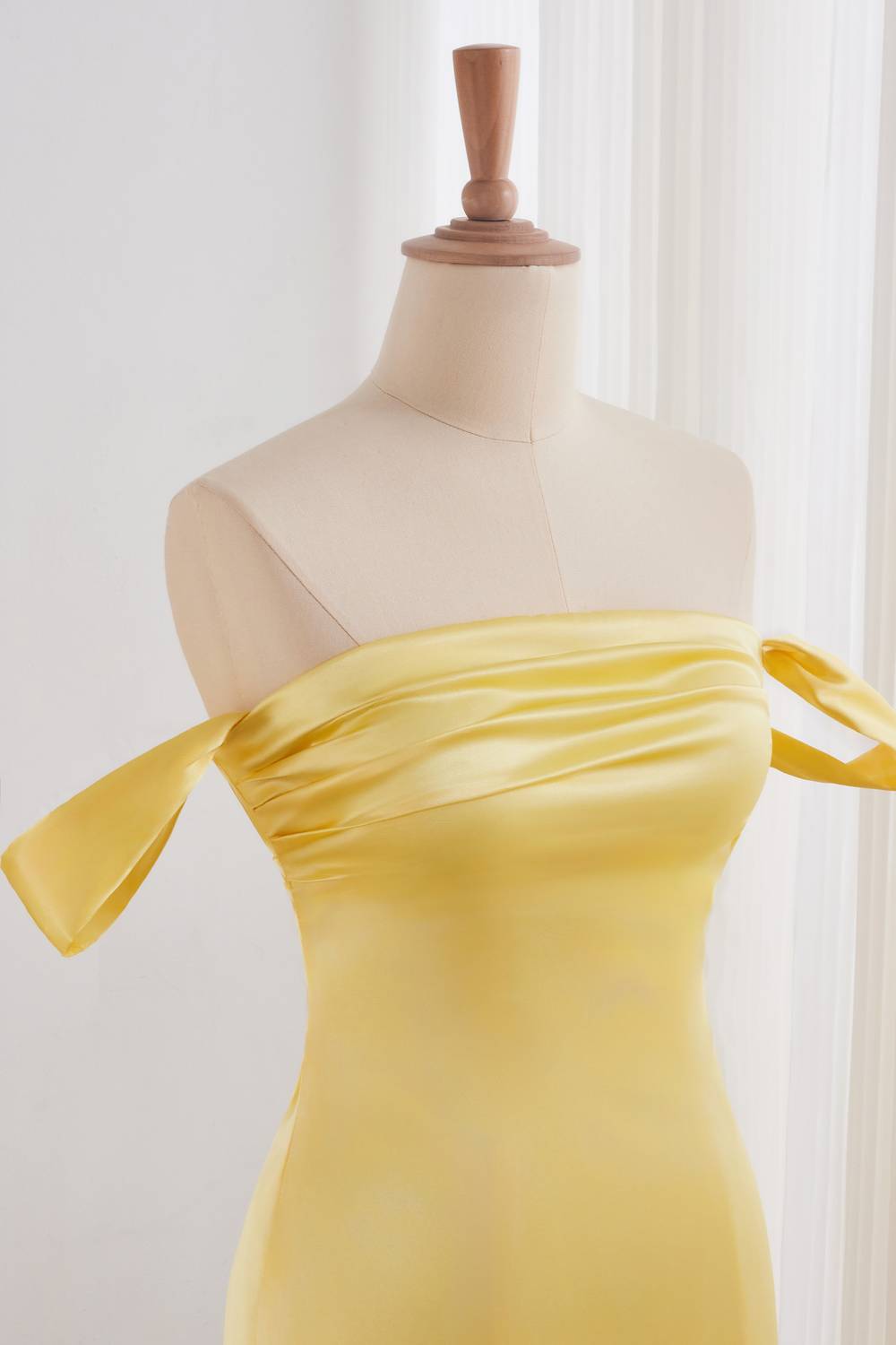 Yellow Off-the-shoulder Fitted Prom Dress