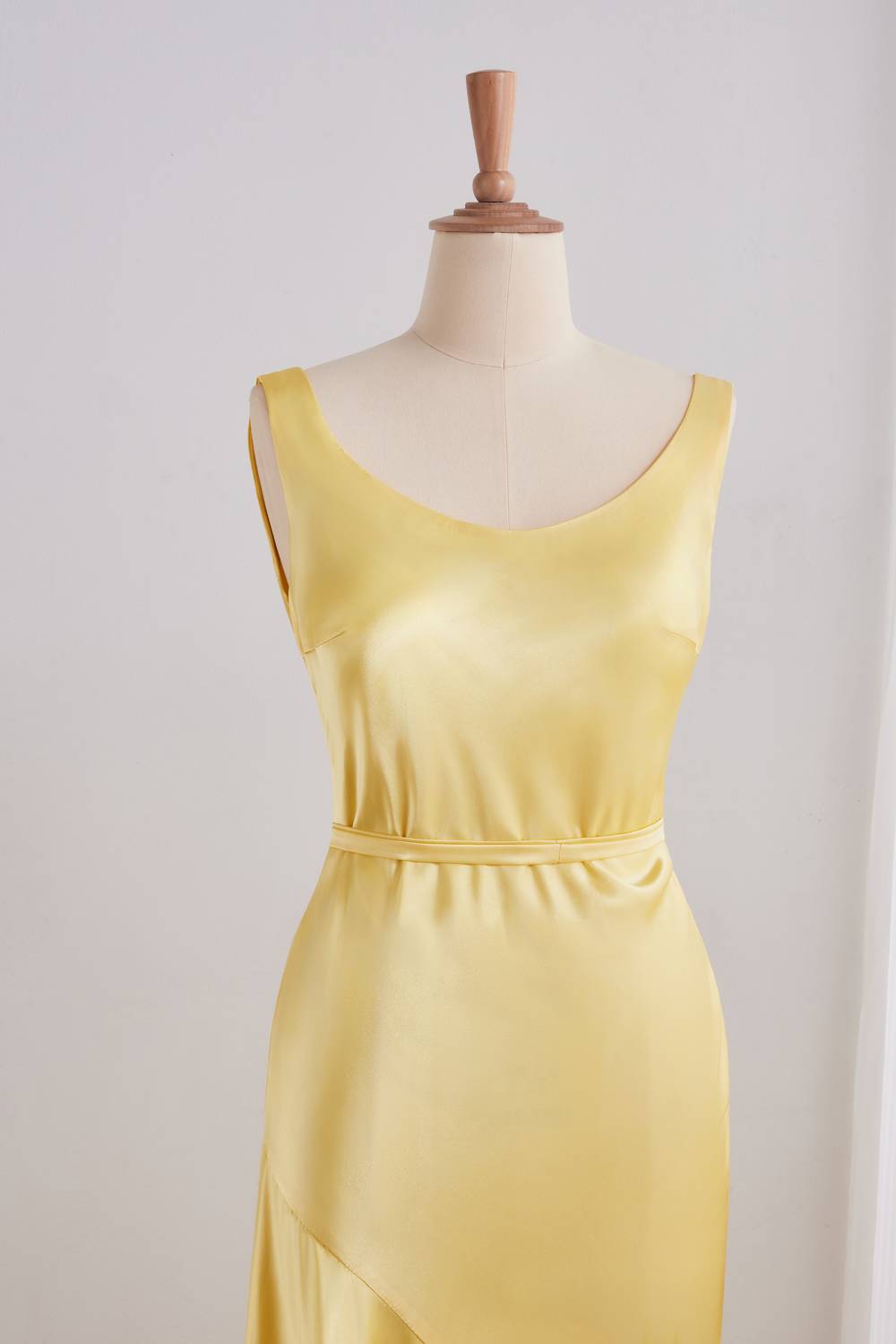 Yellow Sleeveless Lace-up Sash Long Dress