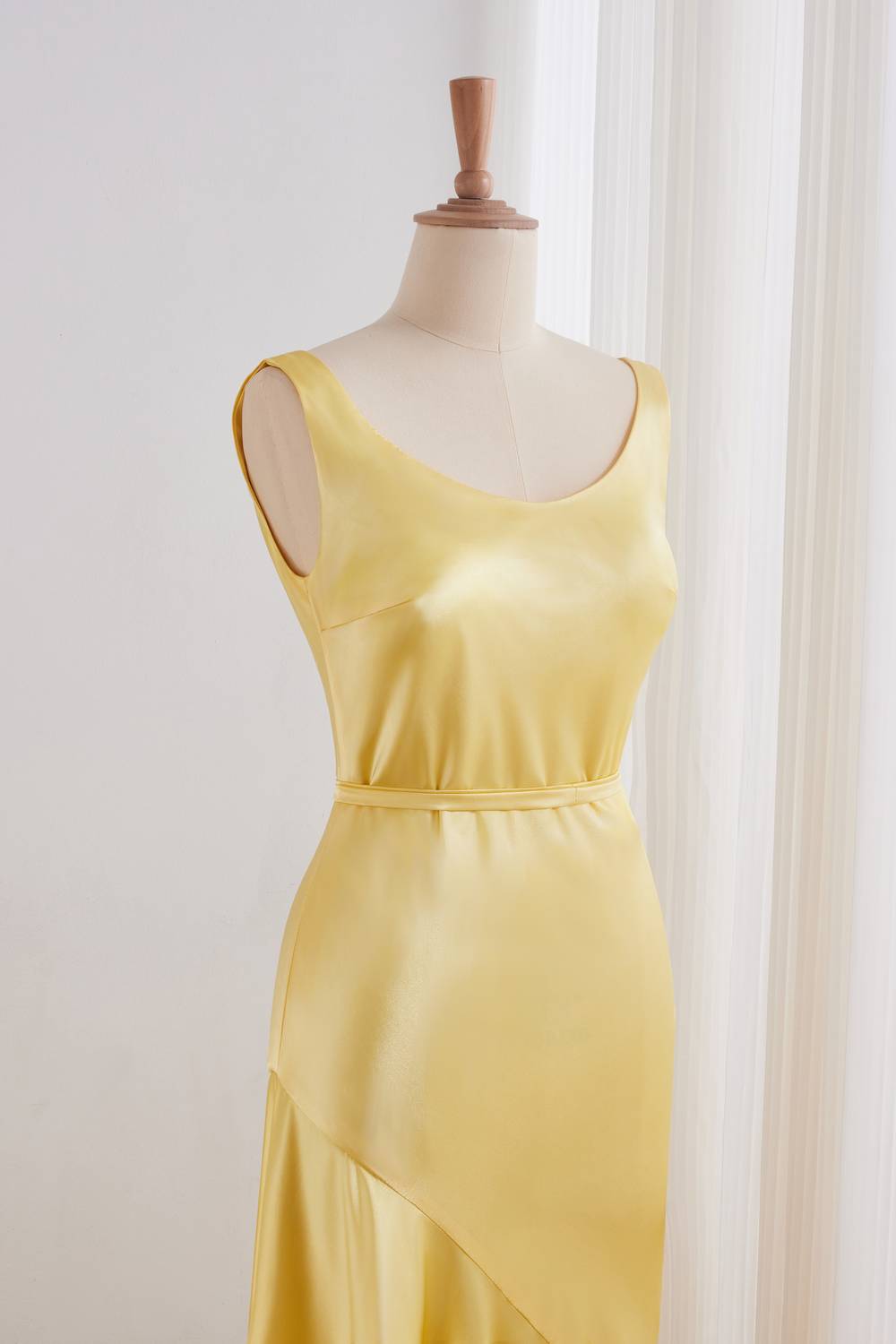 Yellow Sleeveless Lace-up Sash Long Dress