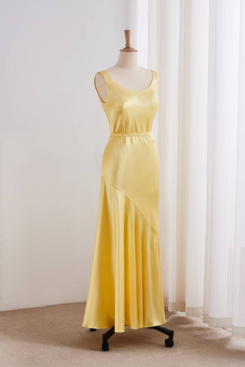 Yellow Sleeveless Lace-up Sash Long Dress