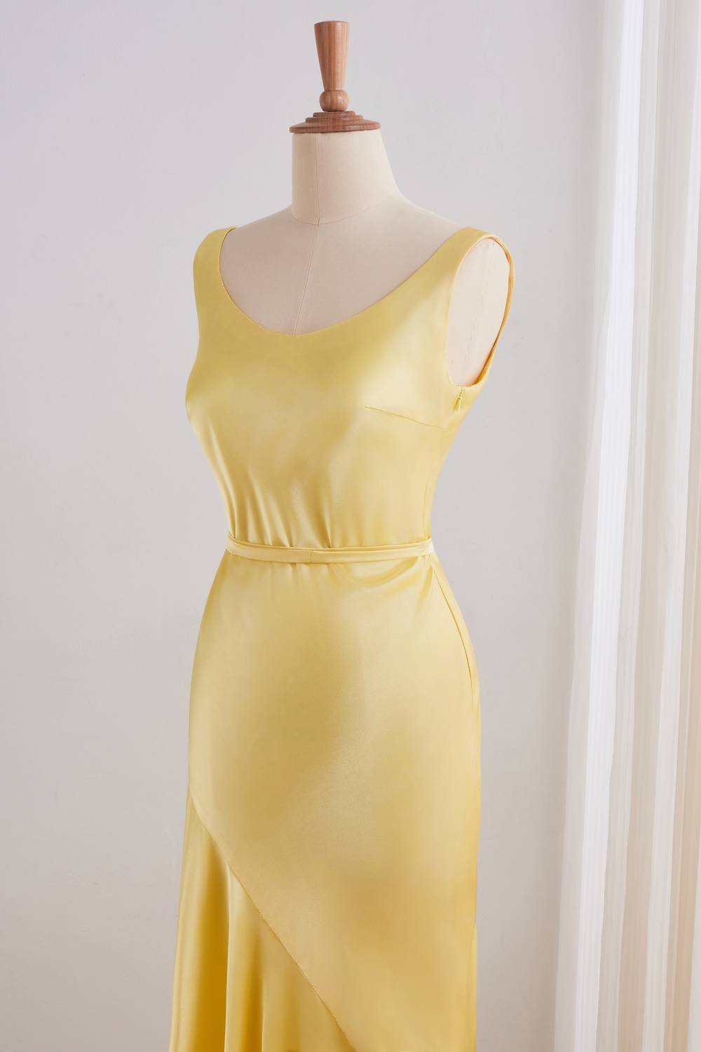 Yellow Sleeveless Lace-up Sash Long Dress