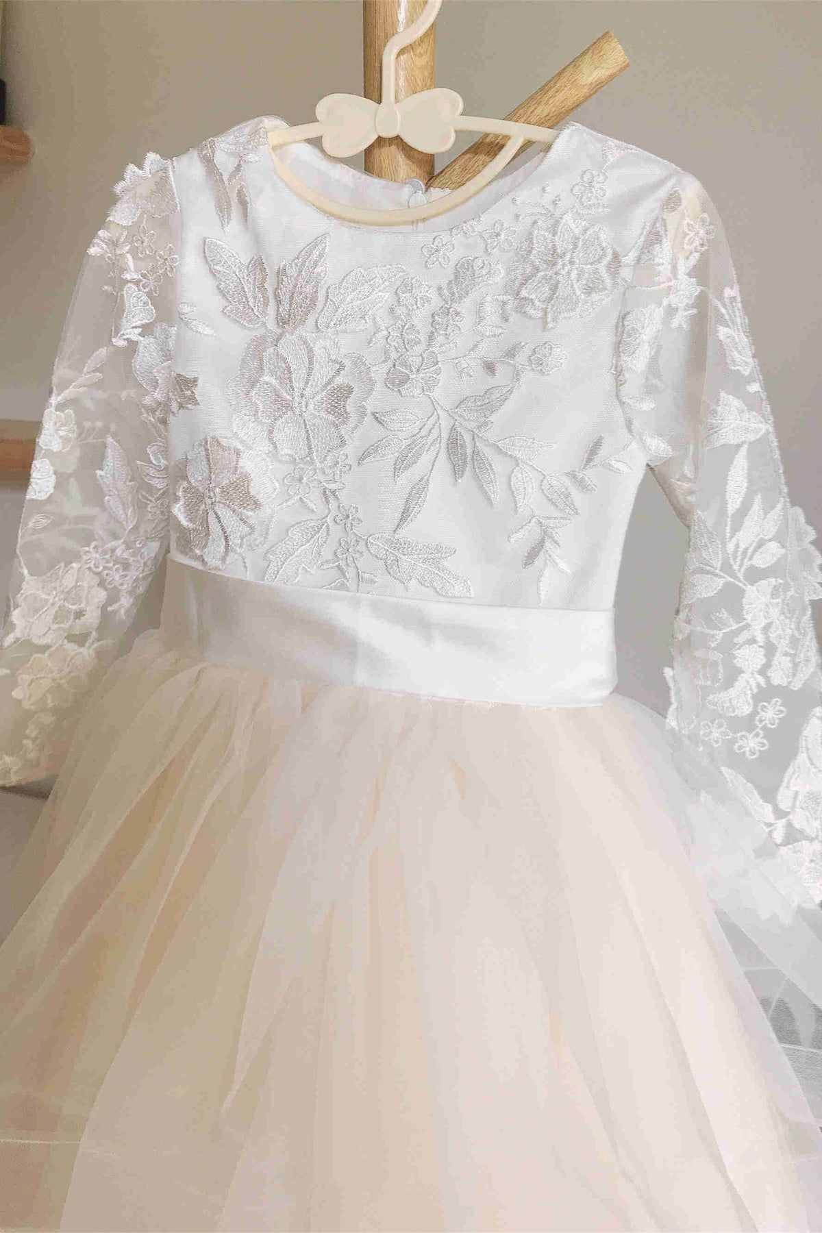Long Sleeves White Appliques Tiered Flower Girl Dress