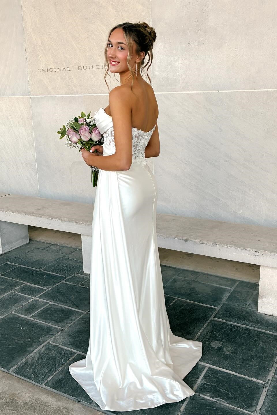 White One-Shoulder Slit Mermaid Prom Dress