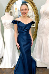 Off the Shoulder Navy Blue Mermaid Bridesmaid Dress
