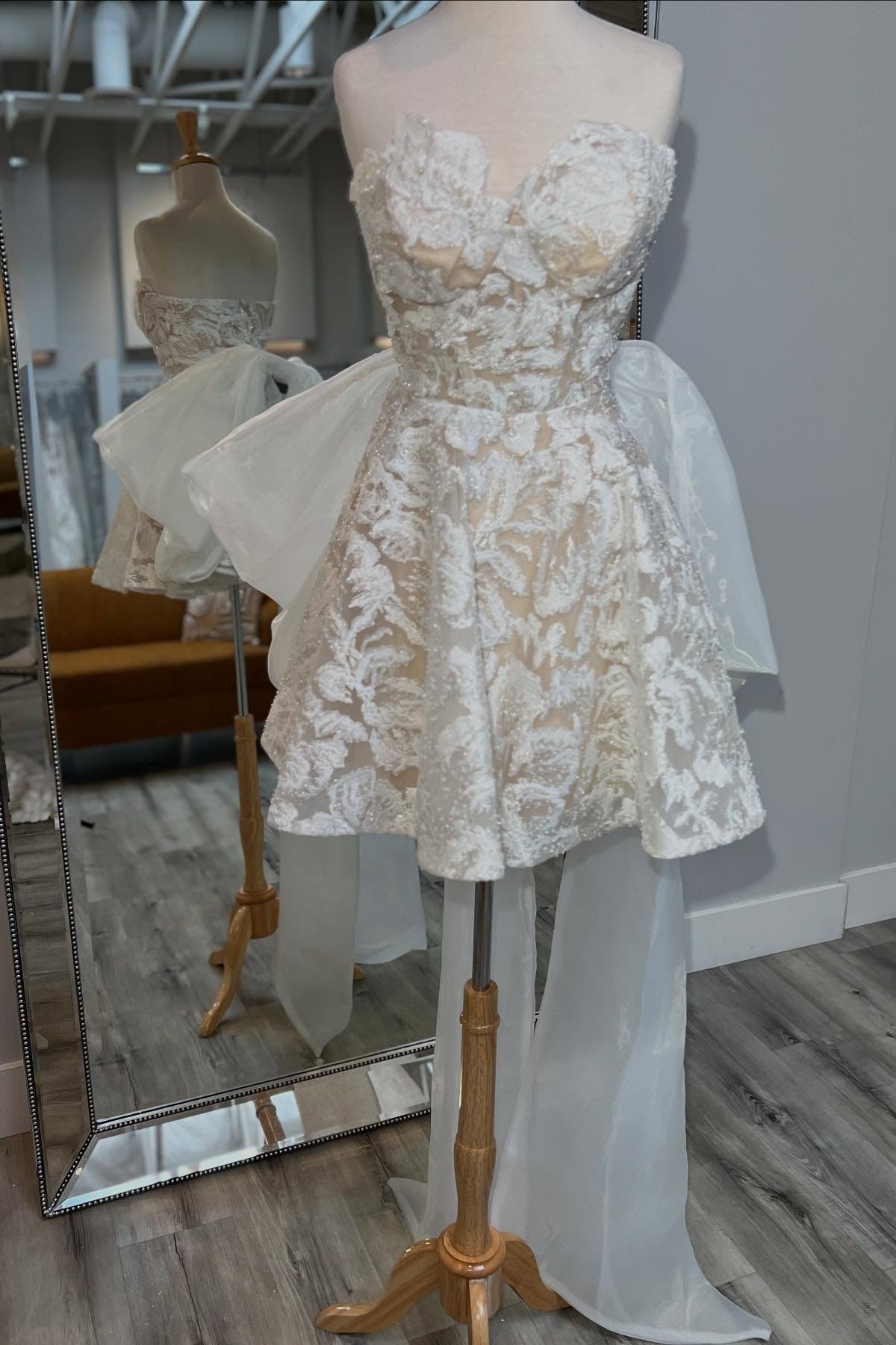 Strapless White Back Bow Embroidery Wedding Dress