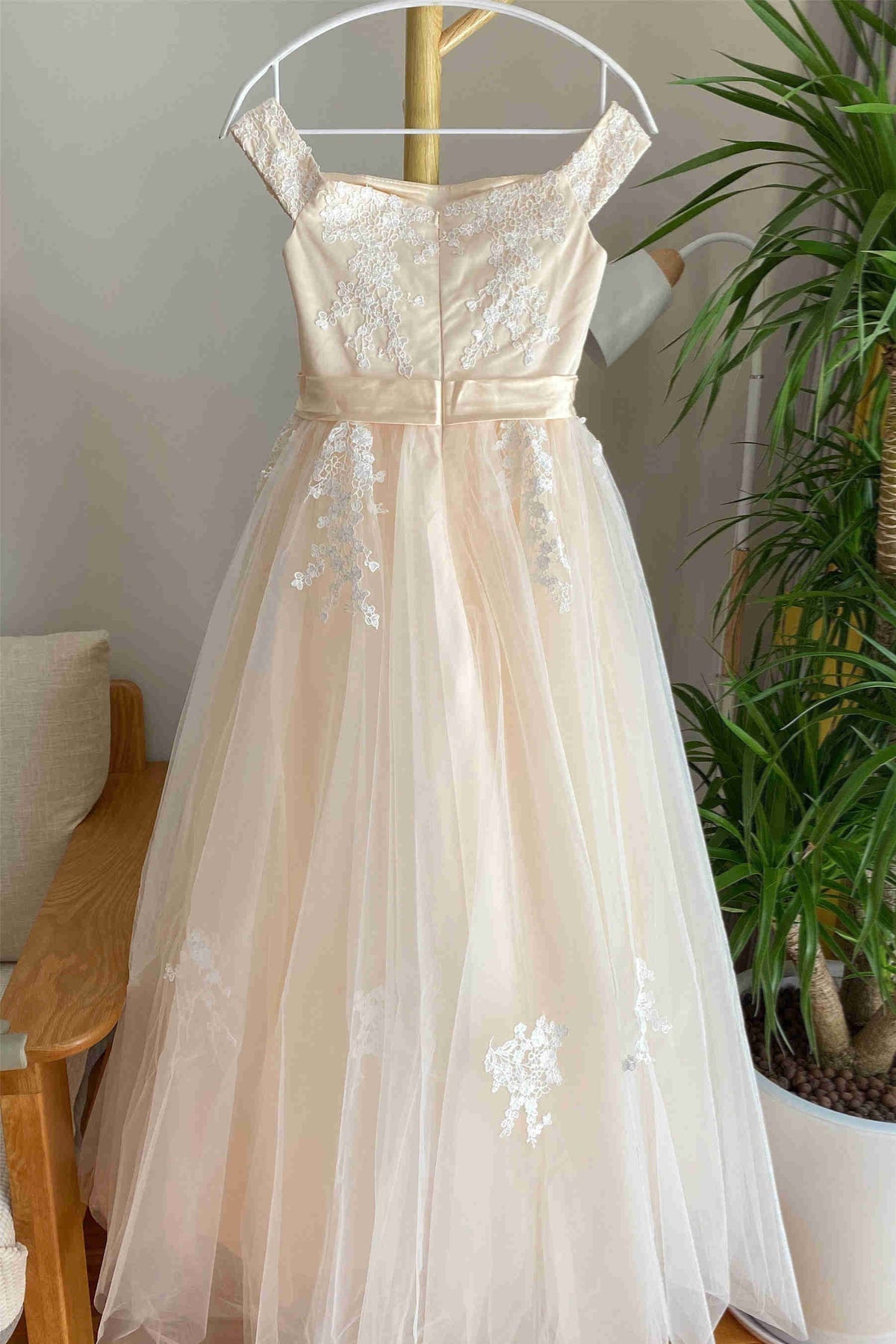 Straps Ivory Appliques Tulle Flower Girl Dress